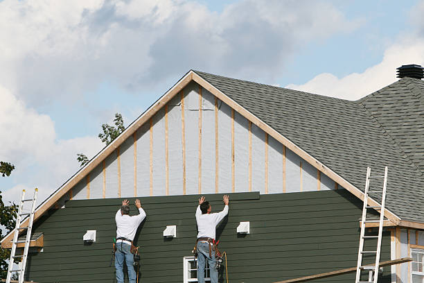 Professional Siding technician working in Bloomingdale, OH